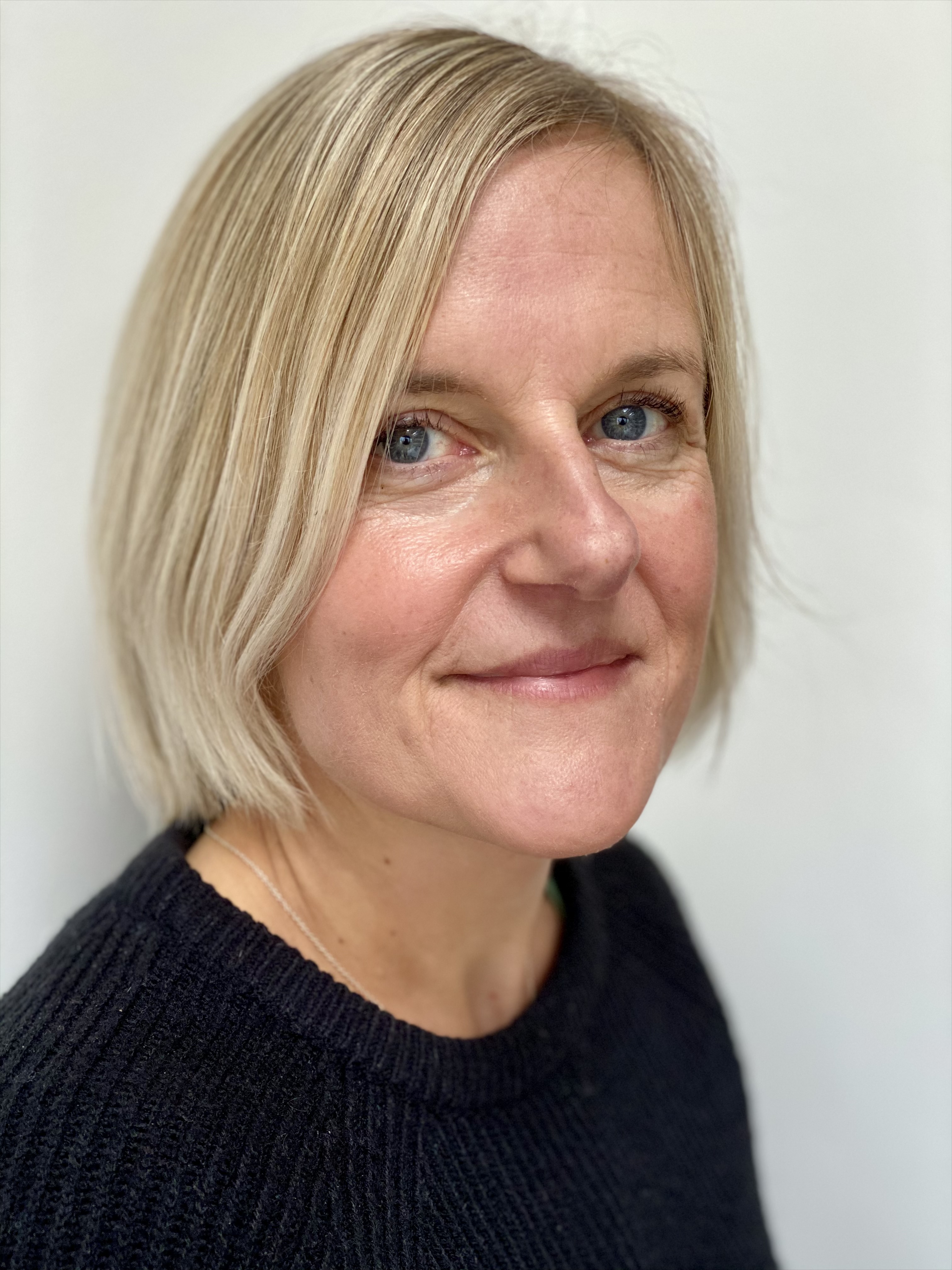 Sharon Tomlin, counsellor and psychotherapist in Surrey